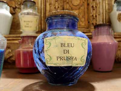Invece il �bleu di Prussia� porta questo appellativo perch� l�imperatore di Prussia volle utilizzarlo come colore delle divise dei suoi militari